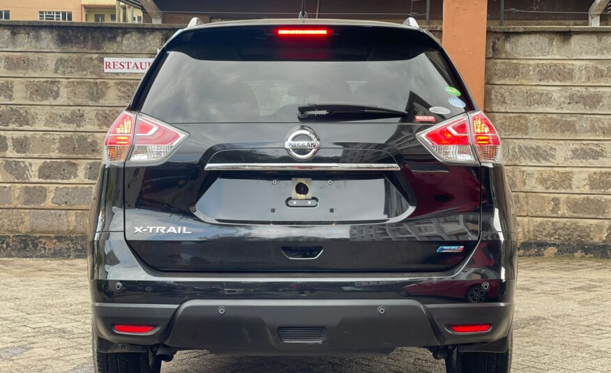 2015 Nissan X-Trail (Sunroof)