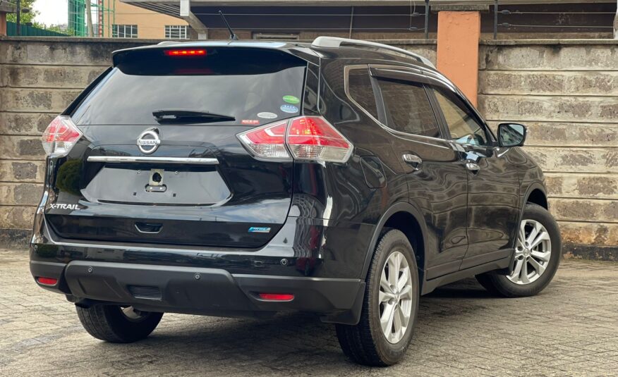 2015 Nissan X-Trail (Sunroof)