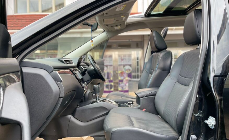 2015 Nissan X-Trail (Sunroof)