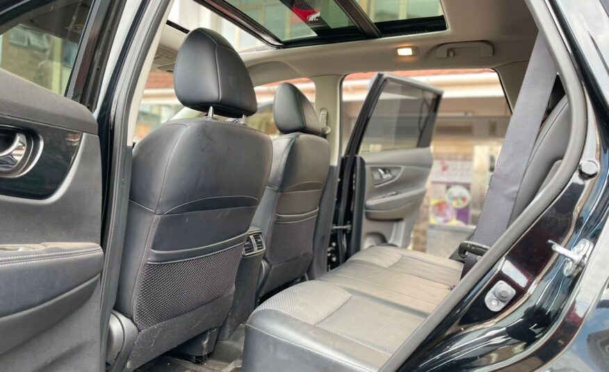 2015 Nissan X-Trail (Sunroof)