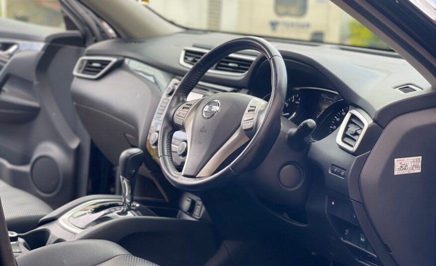 2015 Nissan X-Trail (Sunroof)