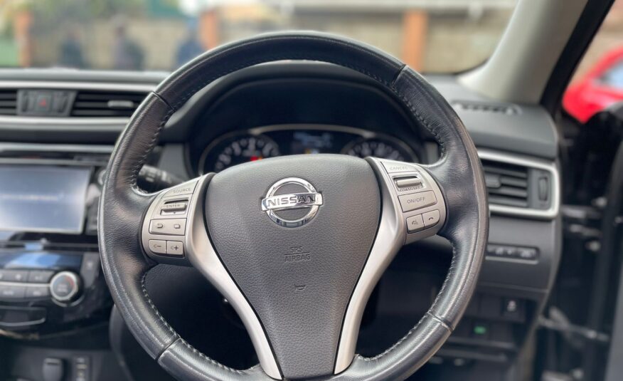 2015 Nissan X-Trail (Sunroof)