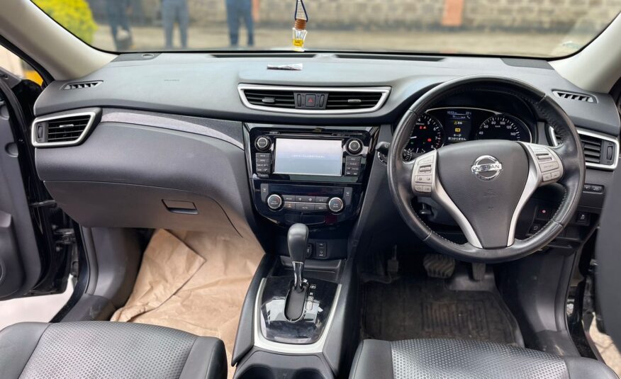 2015 Nissan X-Trail (Sunroof)