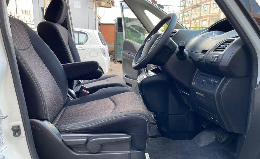 2015 Nissan Serena