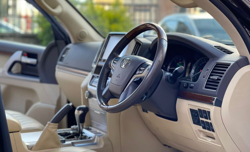 2017 Toyota Landcruiser V8 Sahara