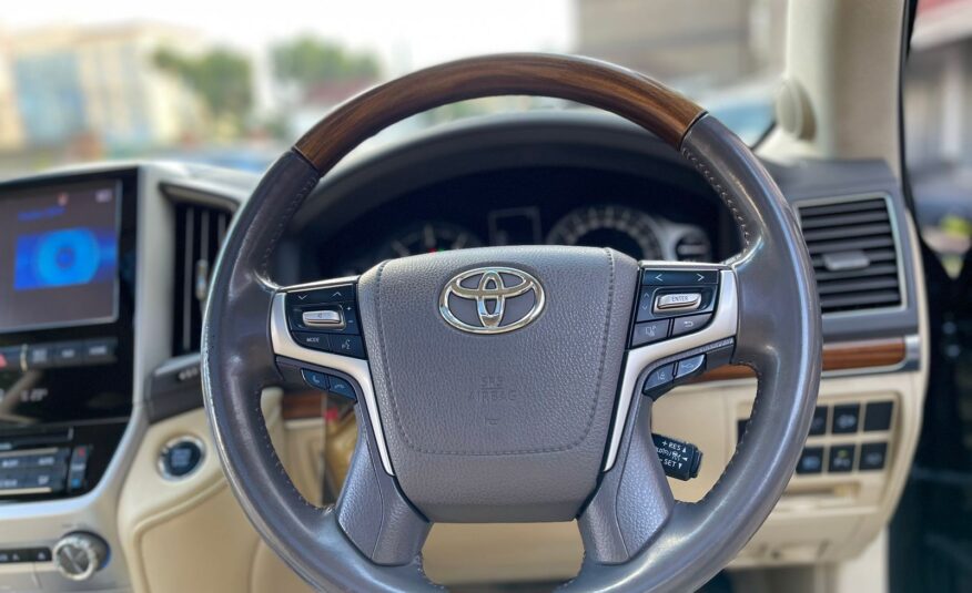 2017 Toyota Landcruiser V8 Sahara