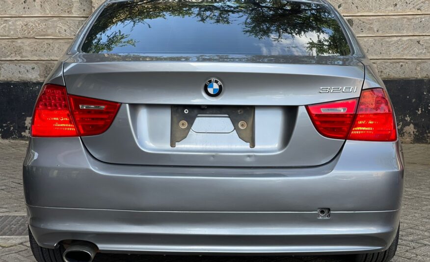 2011 BMW 320I