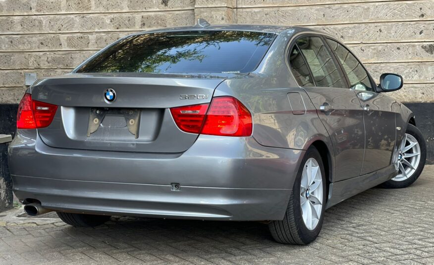 2011 BMW 320I
