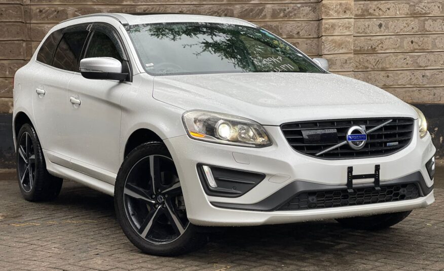 2015 Volvo XC60 R-Design with Panoramic Sunroof