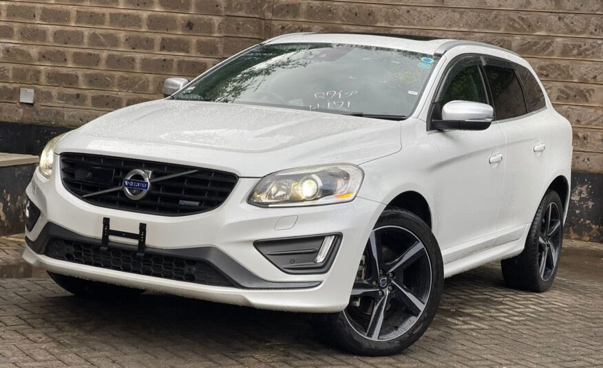 2015 Volvo XC60 R-Design with Panoramic Sunroof