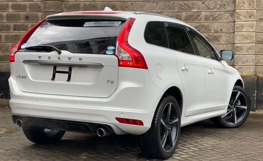 2015 Volvo XC60 R-Design with Panoramic Sunroof
