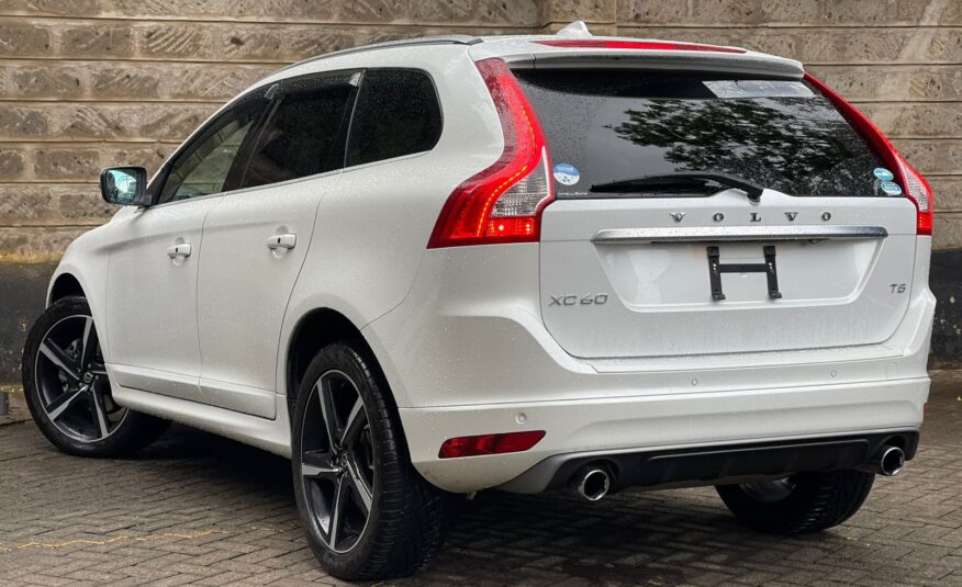 2015 Volvo XC60 R-Design with Panoramic Sunroof