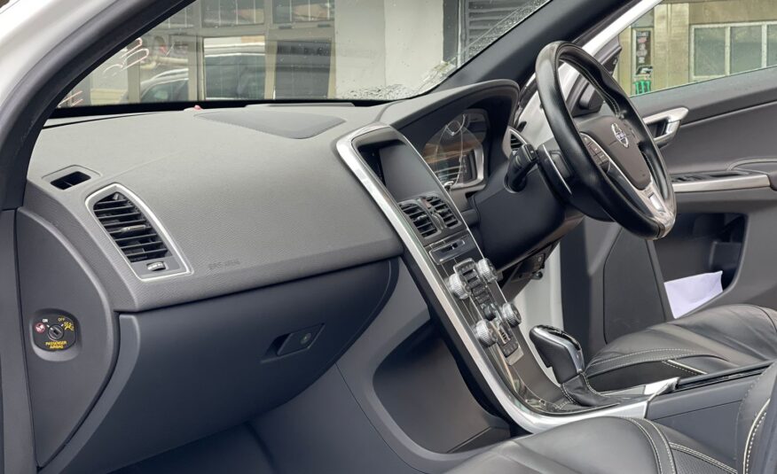2015 Volvo XC60 R-Design with Panoramic Sunroof