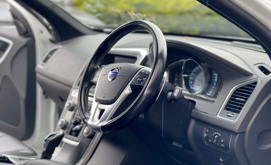 2015 Volvo XC60 R-Design with Panoramic Sunroof
