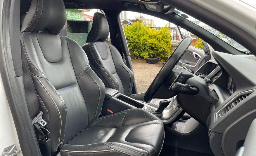 2015 Volvo XC60 R-Design with Panoramic Sunroof
