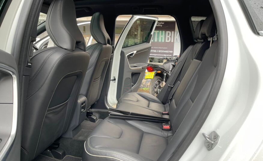 2015 Volvo XC60 R-Design with Panoramic Sunroof