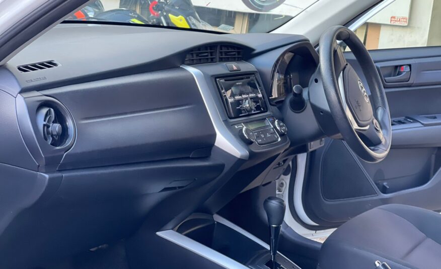 2015 Toyota Fielder White