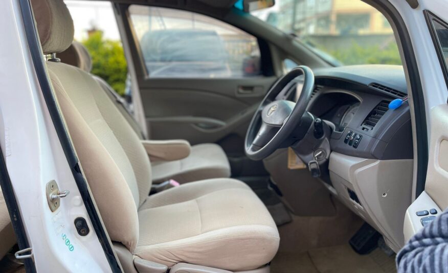 2006 Toyota Isis
