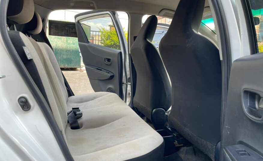 2012 Toyota Vitz White