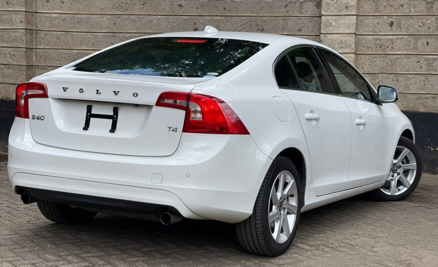 2015 Volvo S60 T4