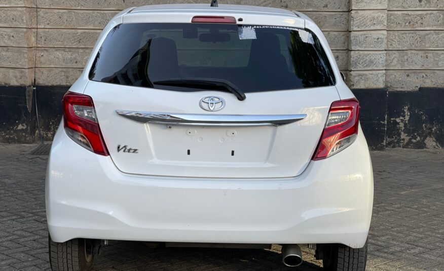 2015 Toyota Vitz White