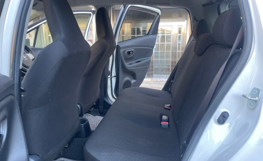 2015 Toyota Vitz White