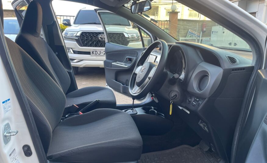2015 Toyota Vitz White