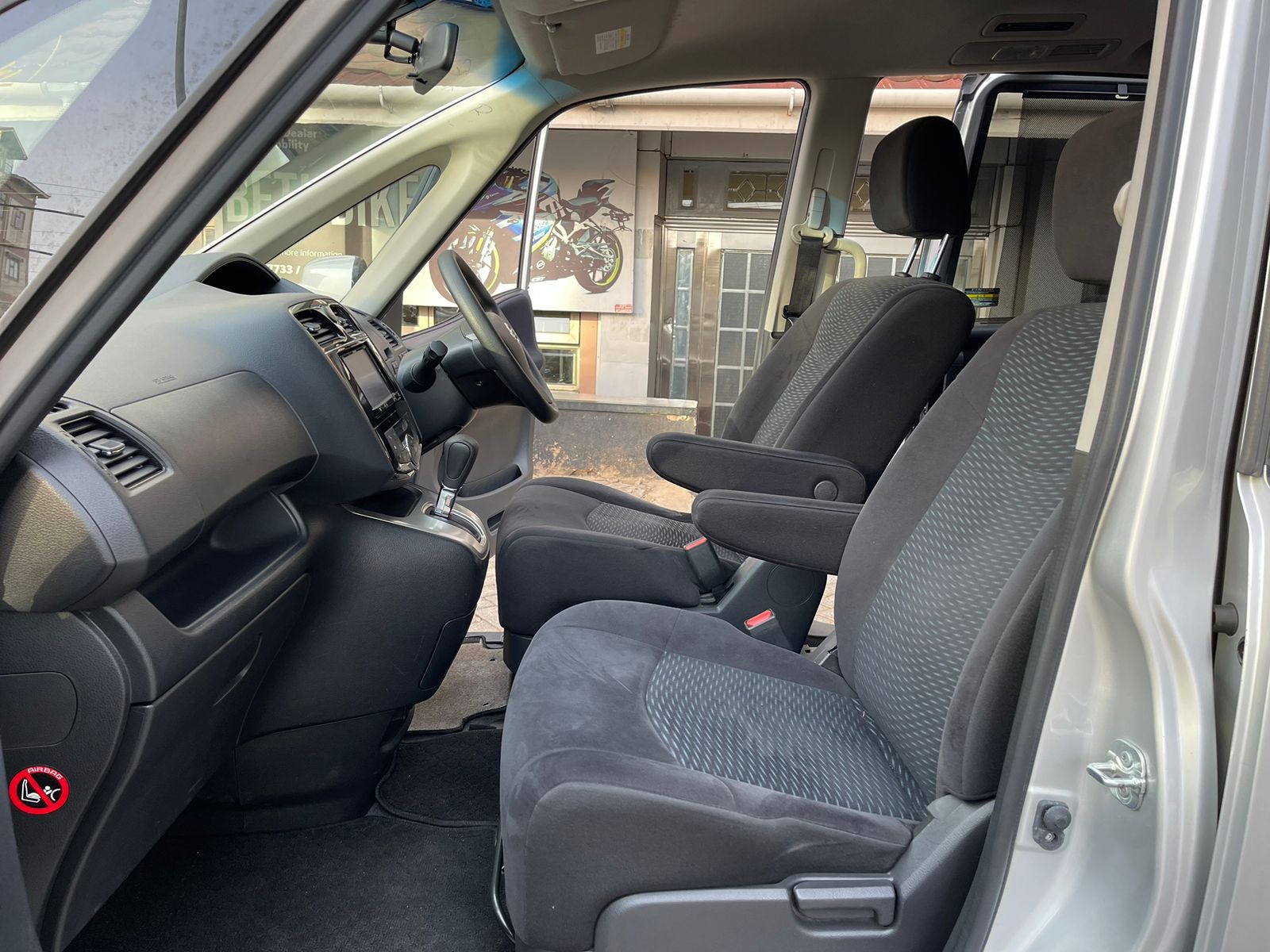 2015 Nissan Serena