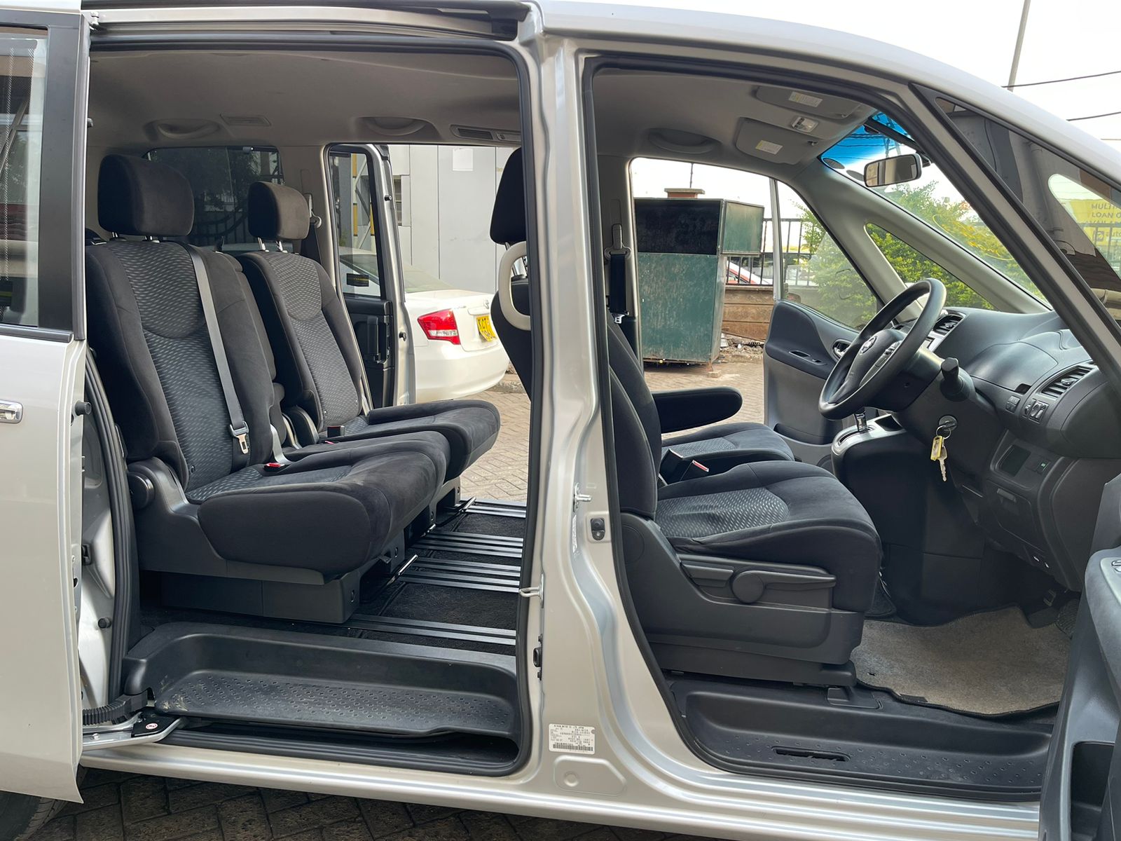 2015 Nissan Serena