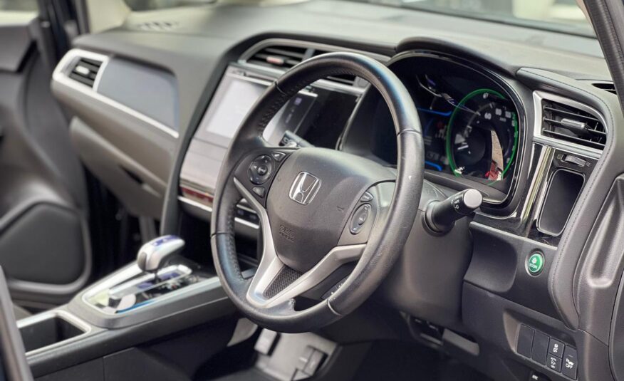 2015 Honda Fit Shuttle (Hybrid )