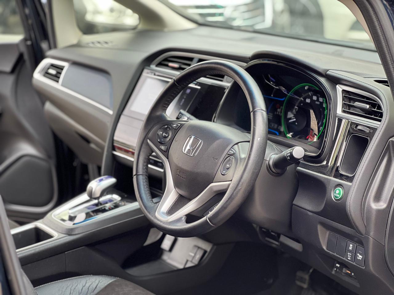 2015 Honda Fit Shuttle (Hybrid )