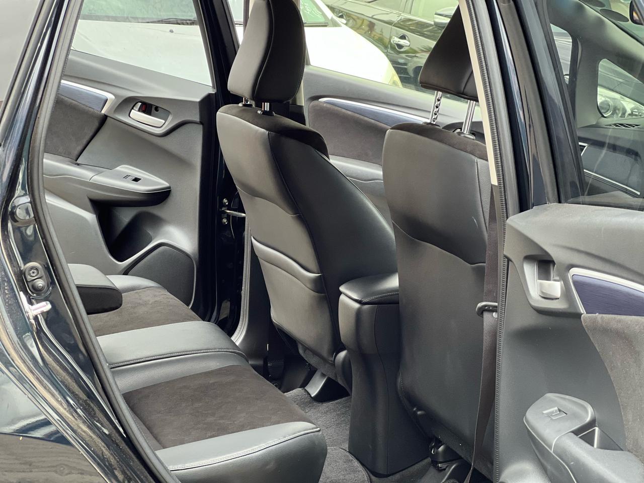 2015 Honda Fit Shuttle (Hybrid )