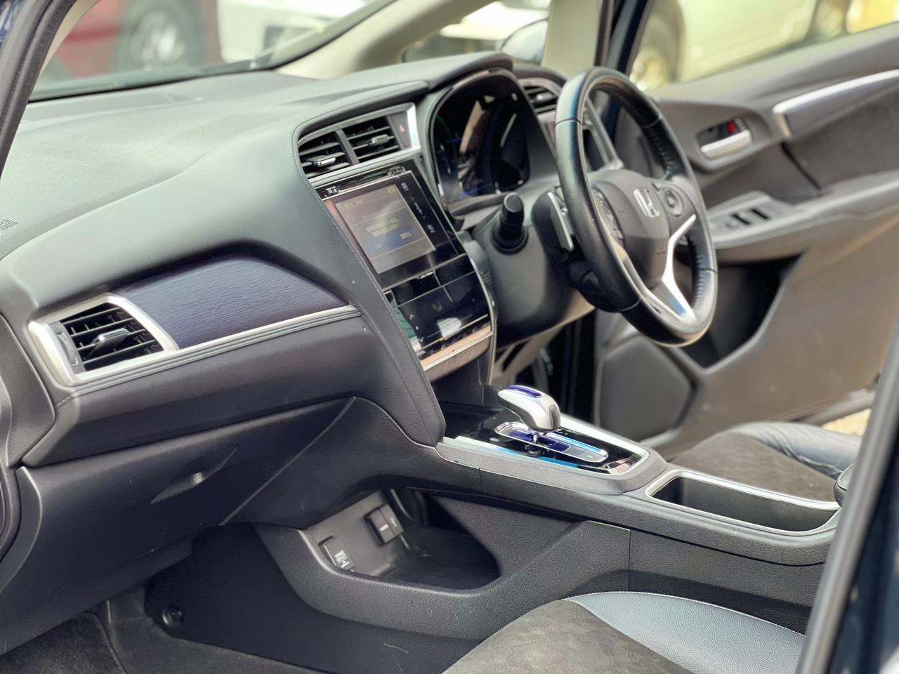 2015 Honda Fit Shuttle (Hybrid )
