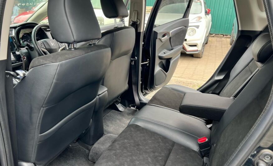 2015 Honda Fit Shuttle (Hybrid )