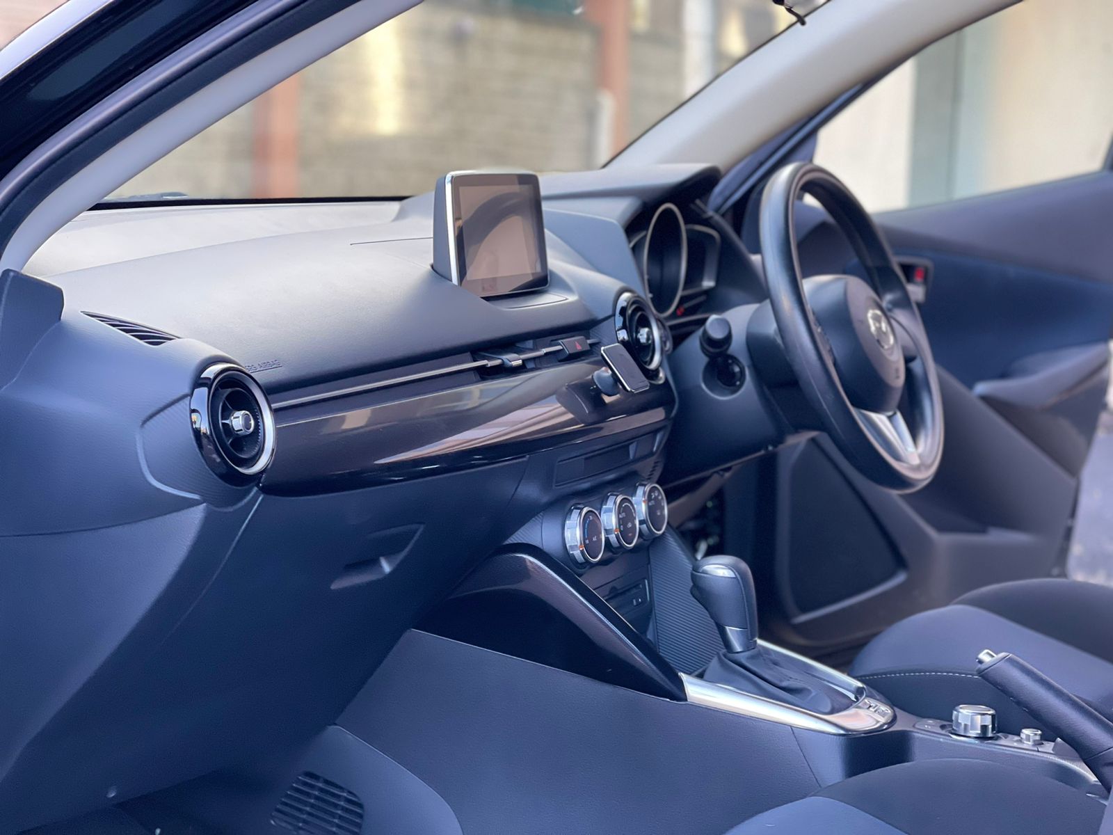 2015 Mazda Demio Newshape
