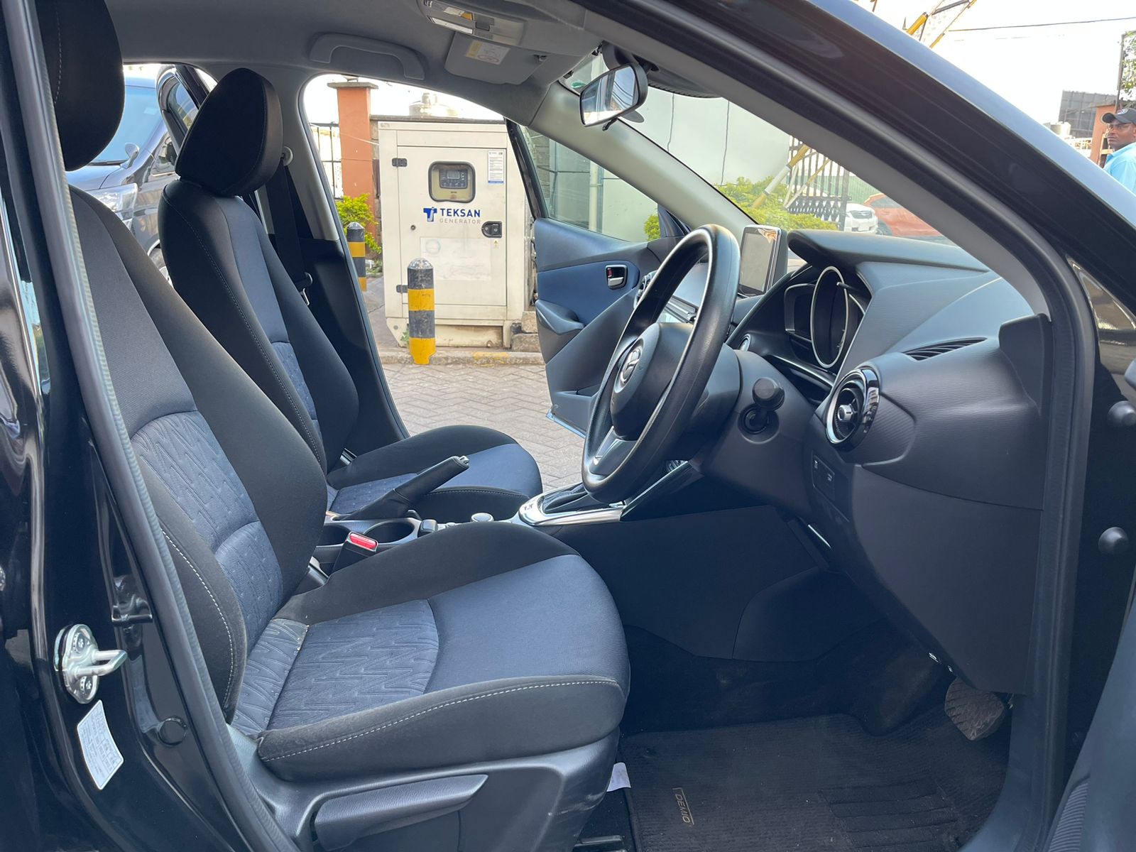 2015 Mazda Demio Newshape