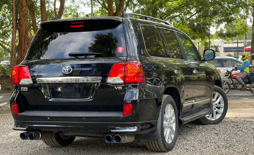 2015 Toyota Landcruiser V8 ZX