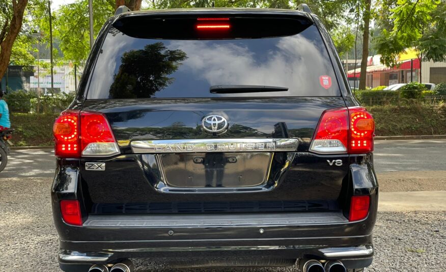2015 Toyota Landcruiser V8 ZX