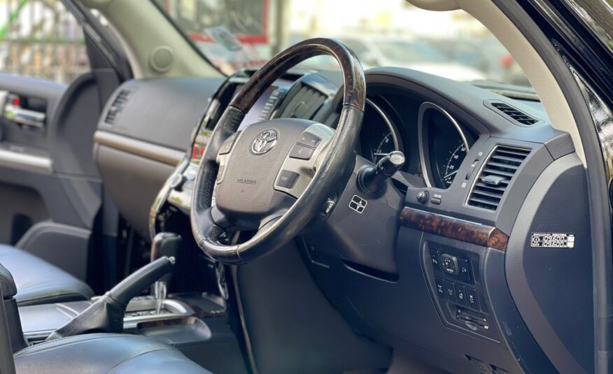 2015 Toyota Landcruiser V8 ZX