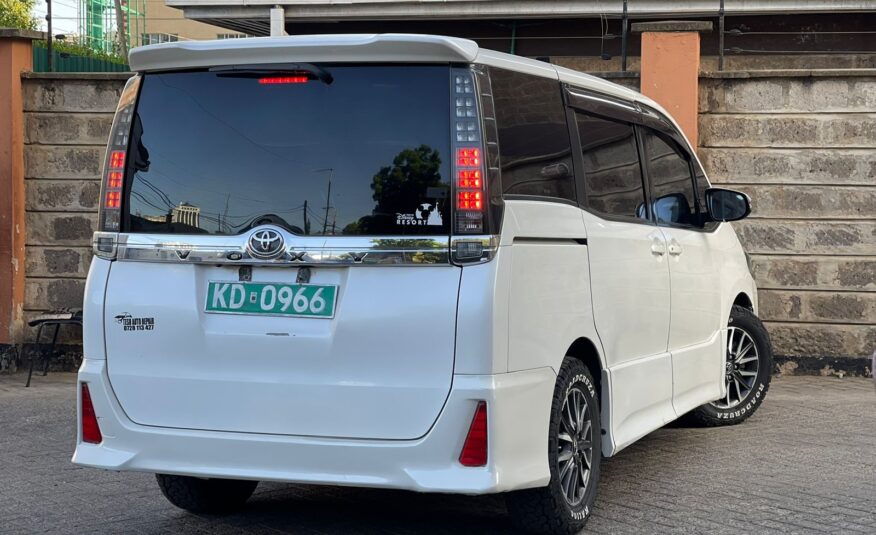 2014 Toyota Voxy Double Sunroof