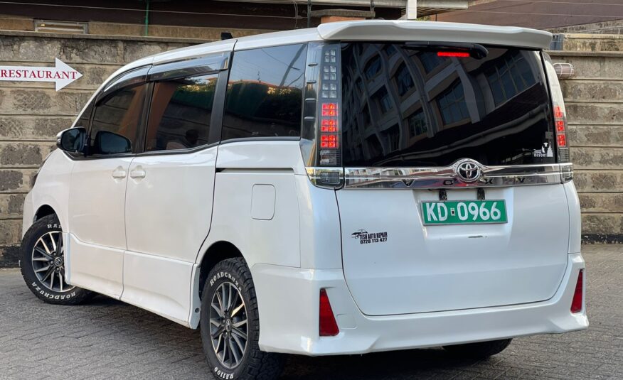 2014 Toyota Voxy Double Sunroof