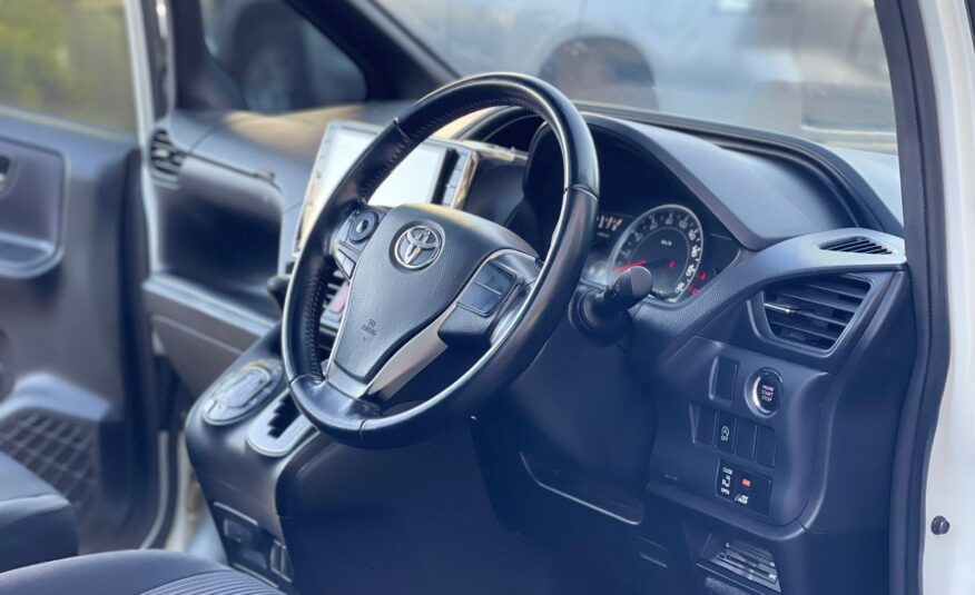 2014 Toyota Voxy Double Sunroof