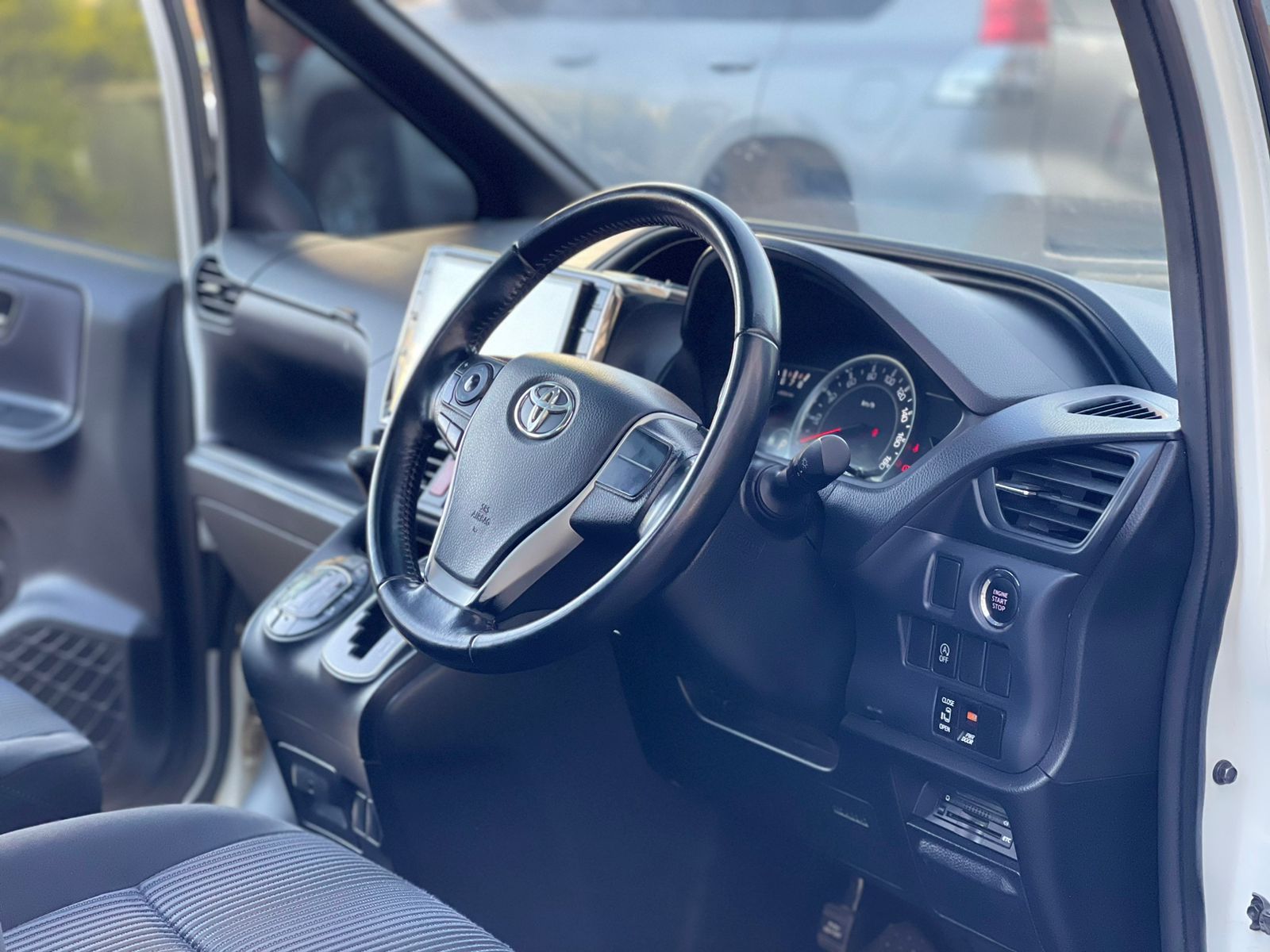 2014 Toyota Voxy Double Sunroof