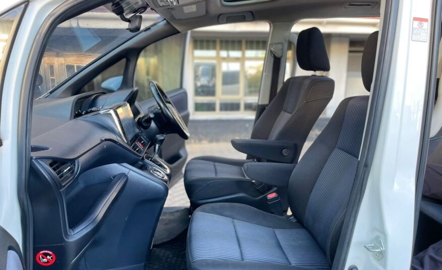 2014 Toyota Voxy Double Sunroof