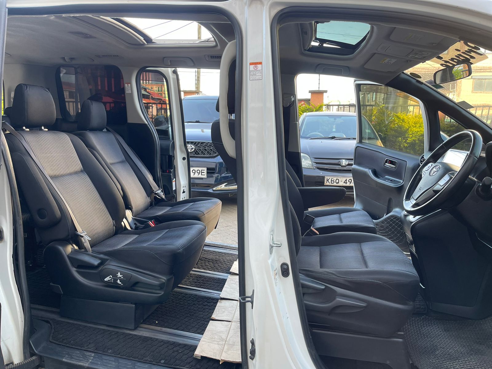 2014 Toyota Voxy Double Sunroof