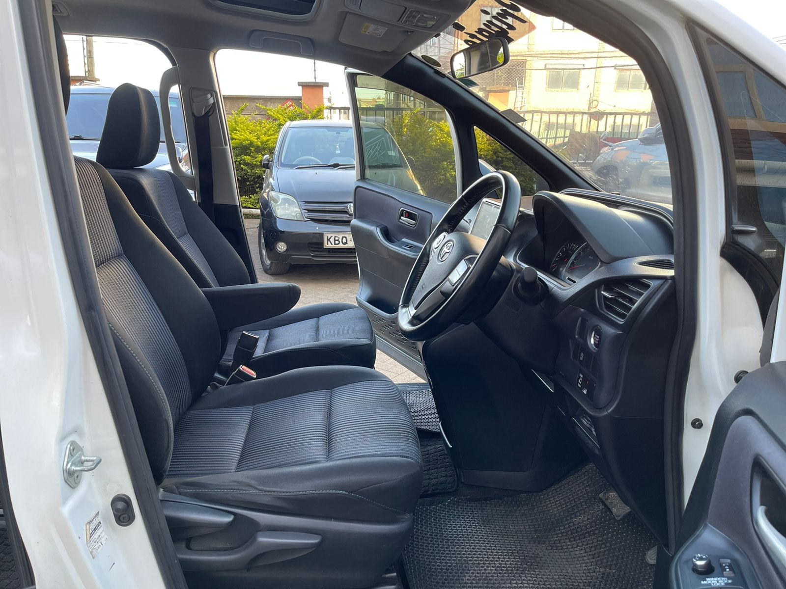 2014 Toyota Voxy Double Sunroof