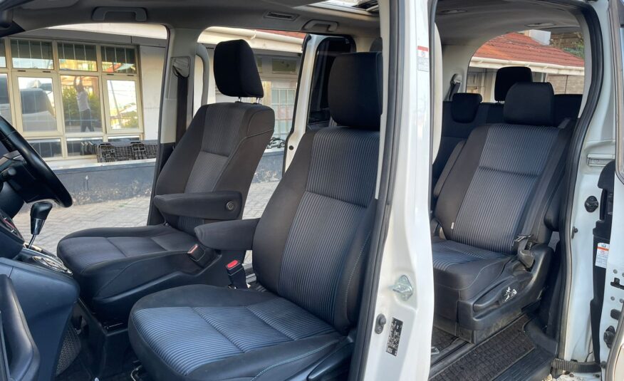 2014 Toyota Voxy Double Sunroof