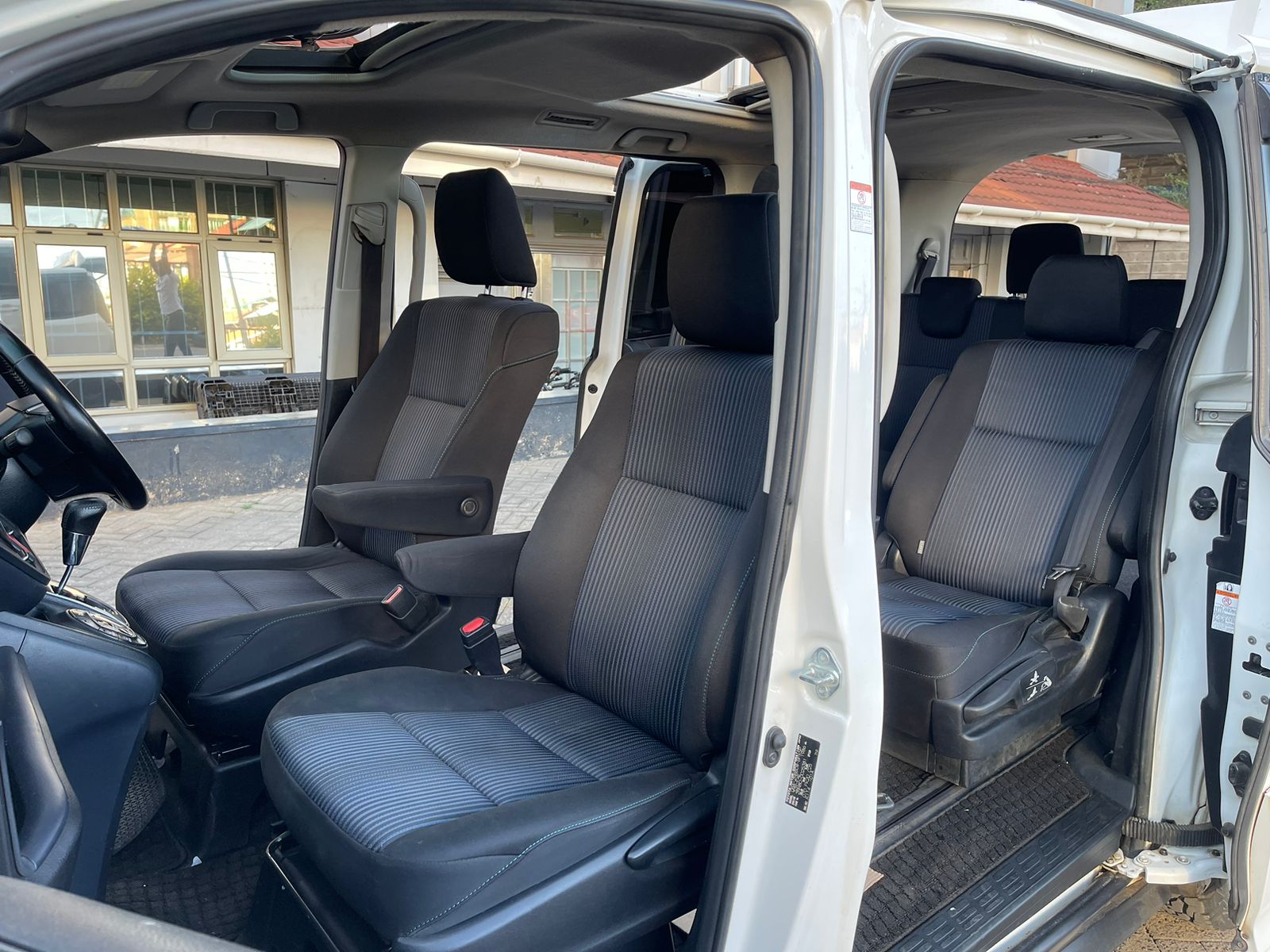 2014 Toyota Voxy Double Sunroof