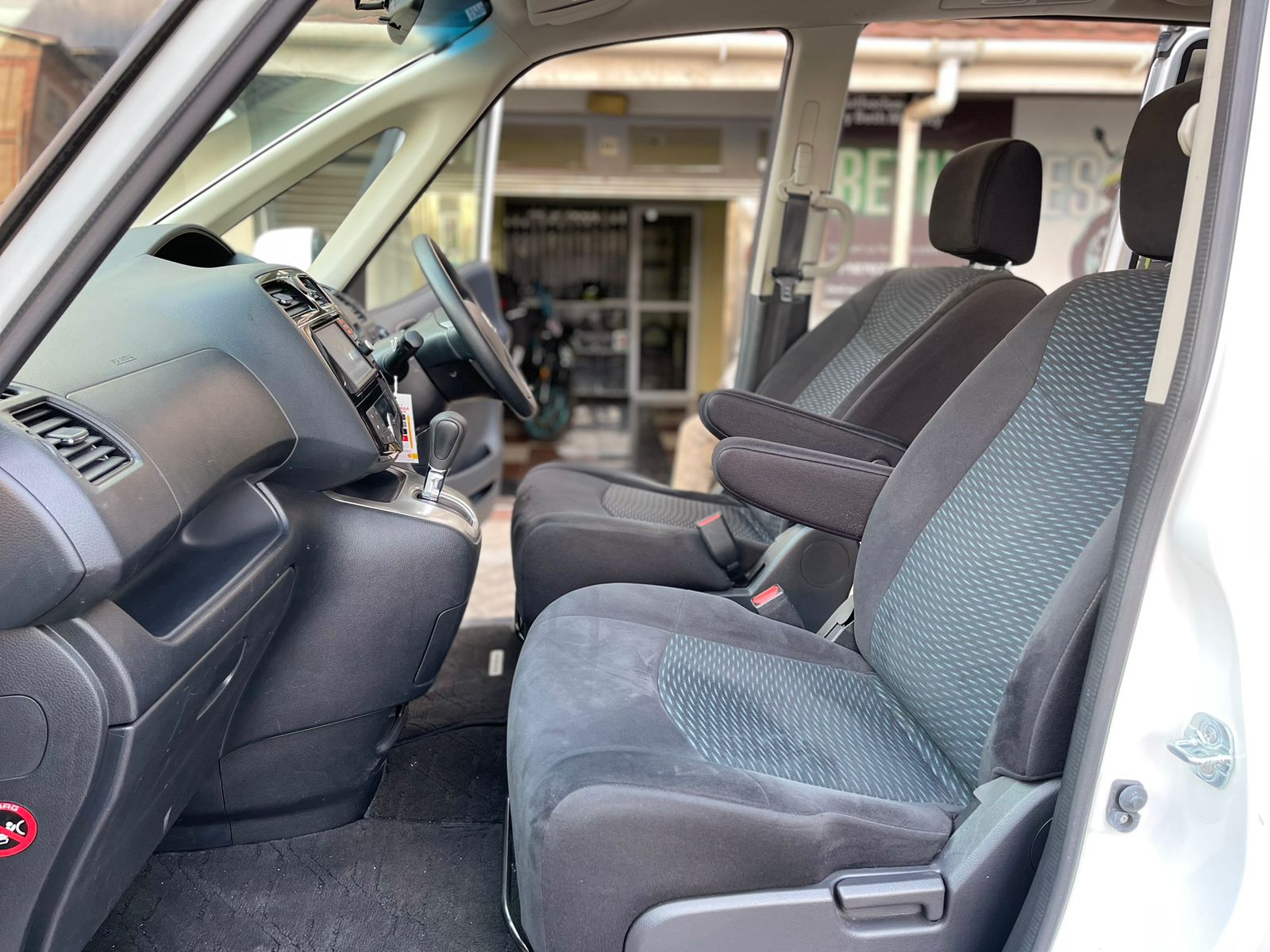 2015 Nissan Serena