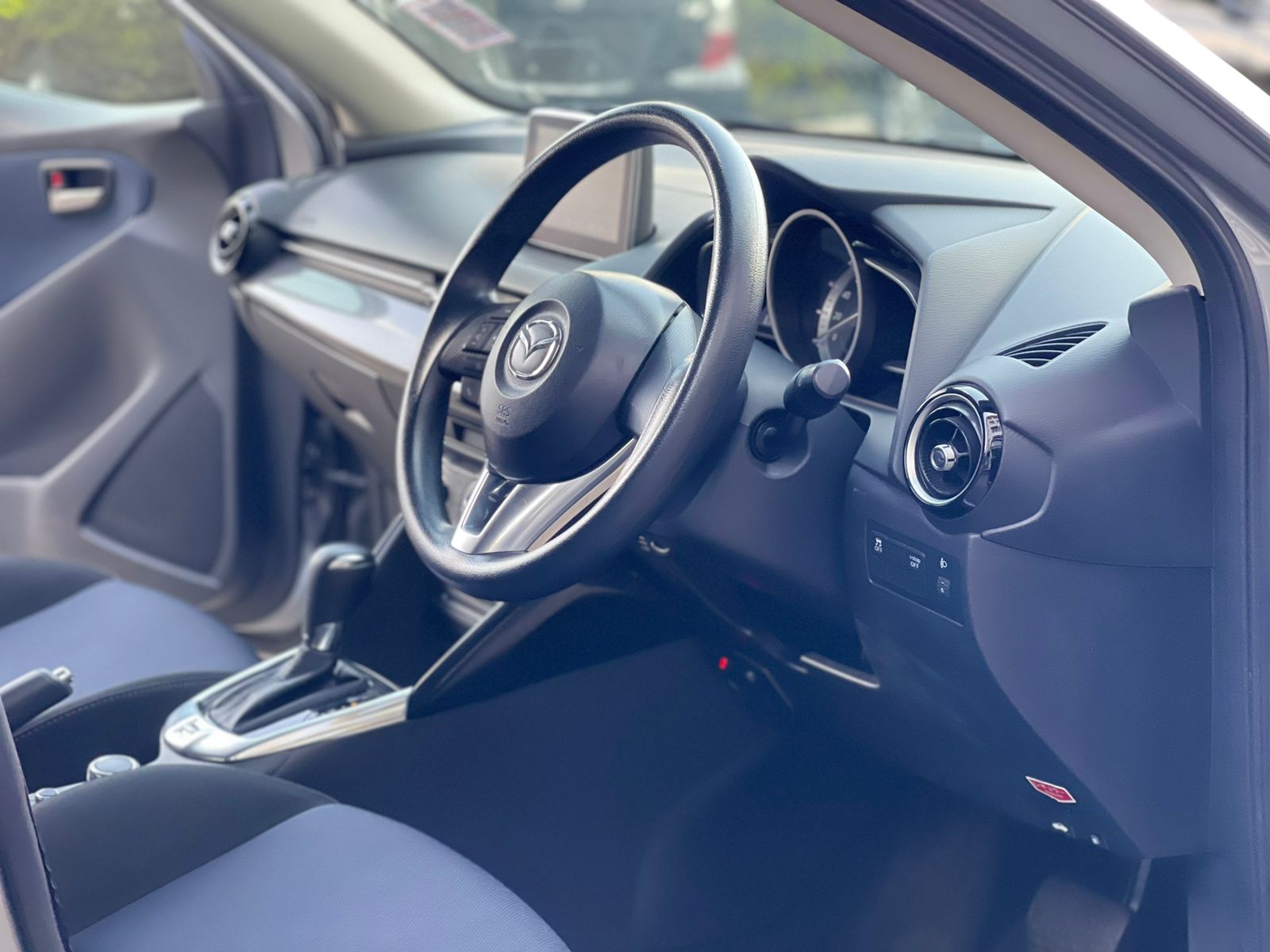 2015 Mazda Demio Newshape